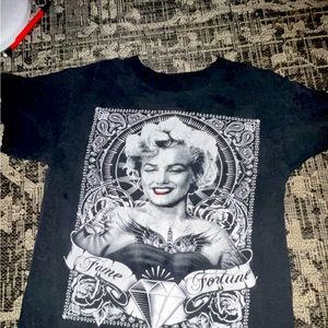 38$?? 25$ til December 25! On sale ! Marilyn Monroe was beautiful, wear her face